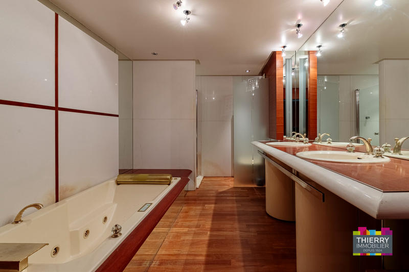 Appartement - 283 m² - 7 pièces