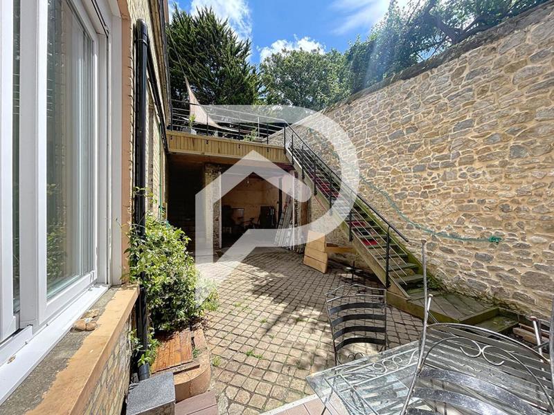 Propriété - 273 m² - 6 pièces