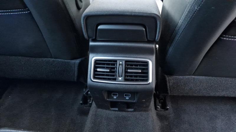 Renault Mégane IV Berline blue dci 115 - 21n business