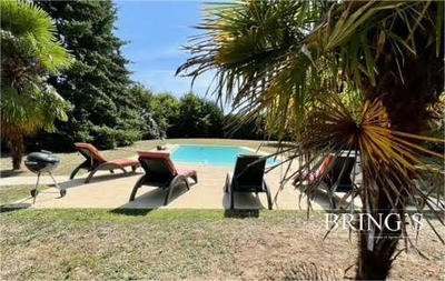 Maison traditionnelle - 350 m² - 10 pièces