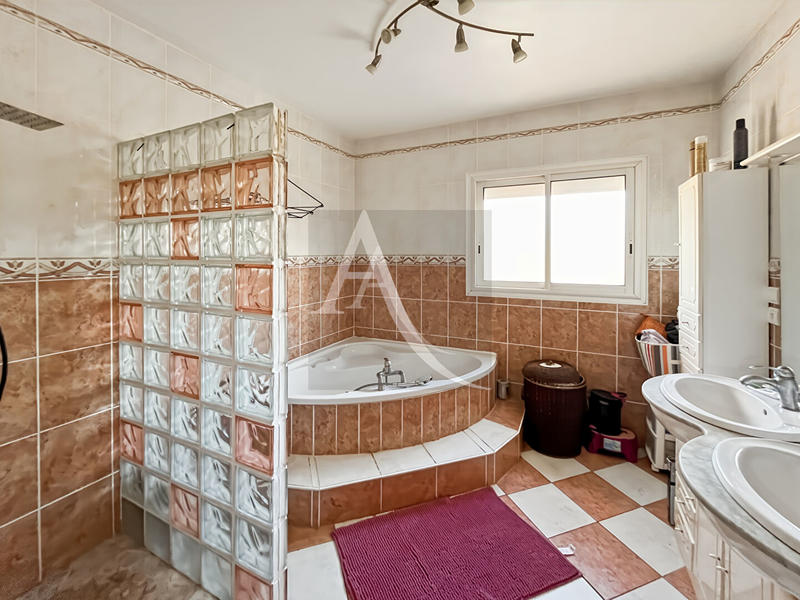 Maison - 160 m² - 9 pièces