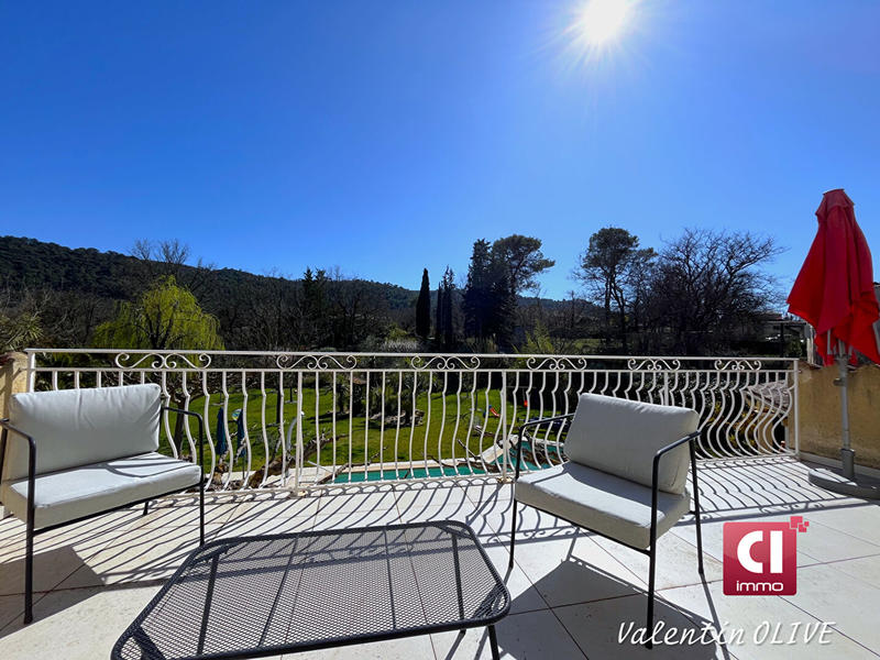 Maison - 222 m² - 7 pièces