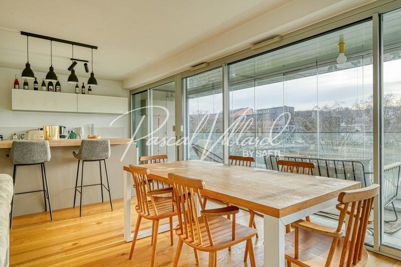 Appartement - 97 m² - 4 pièces