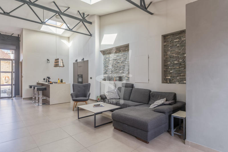 Loft - 85 m² - 4 pièces