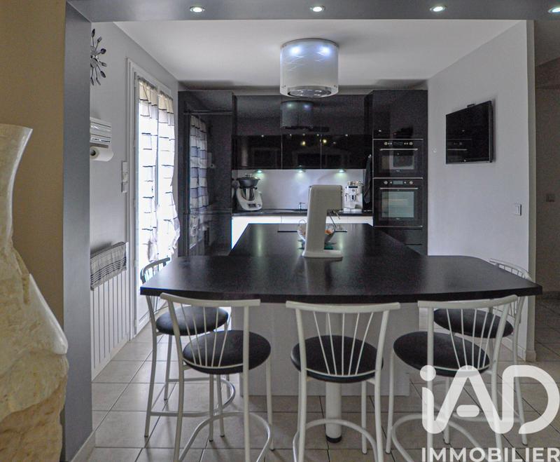 Maison - 219 m² - 8 pièces