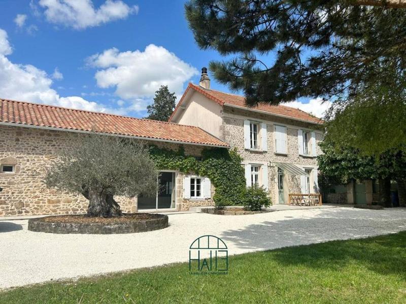 Demeure - 191 m² - 5 pièces