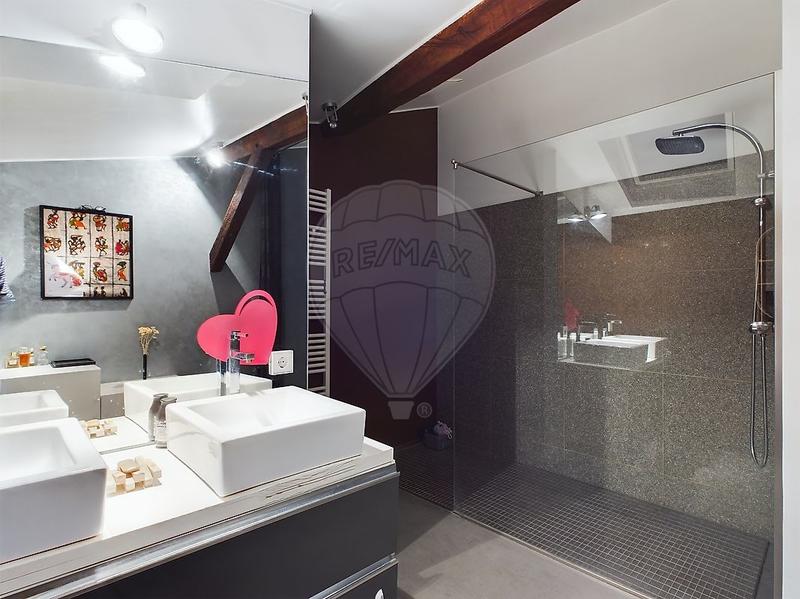 Maison - 230 m² - 8 pièces