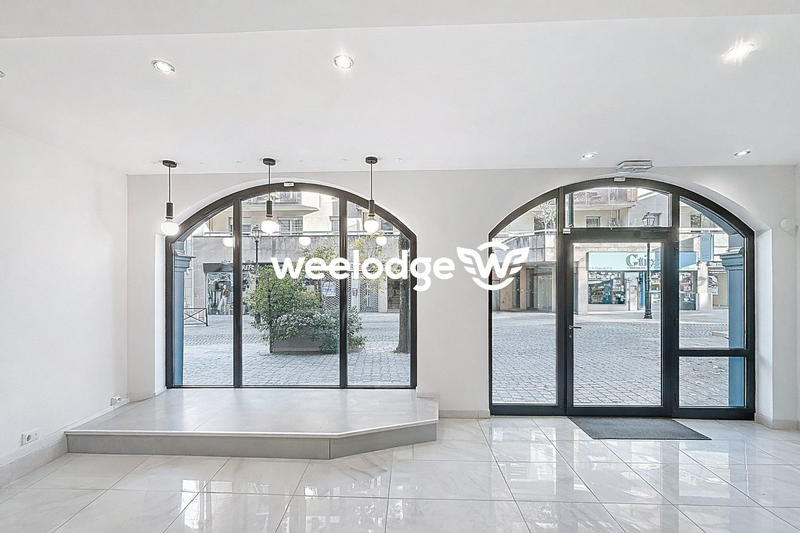 Fonds de commerce - Magasins - 84 m²