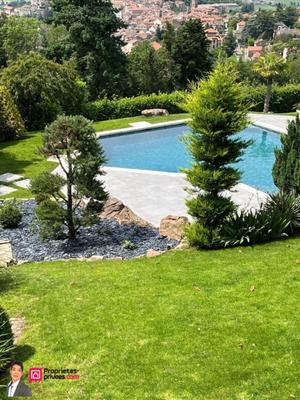 Maison - 185 m² - 7 pièces