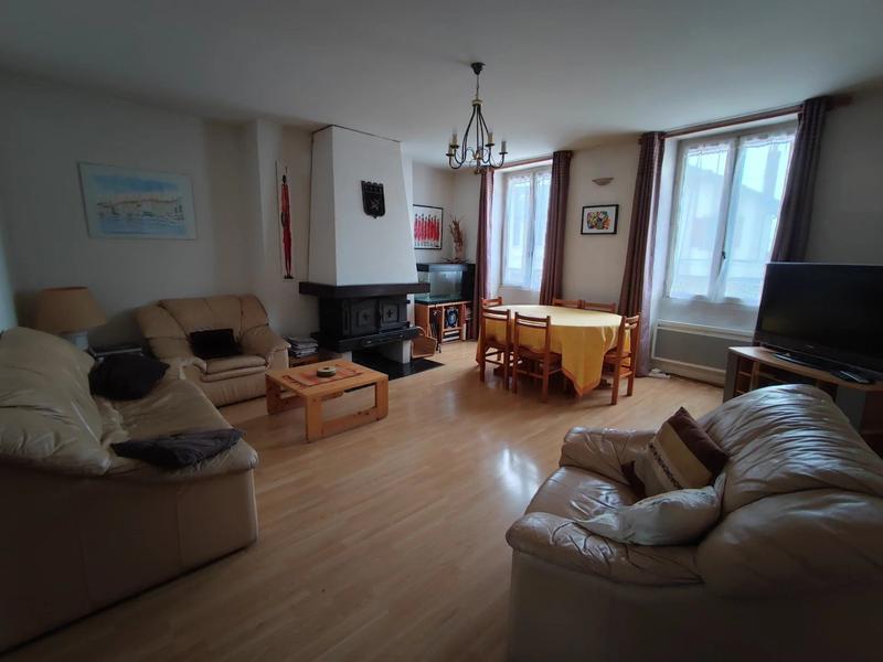 Maison - 240 m² - 8 pièces