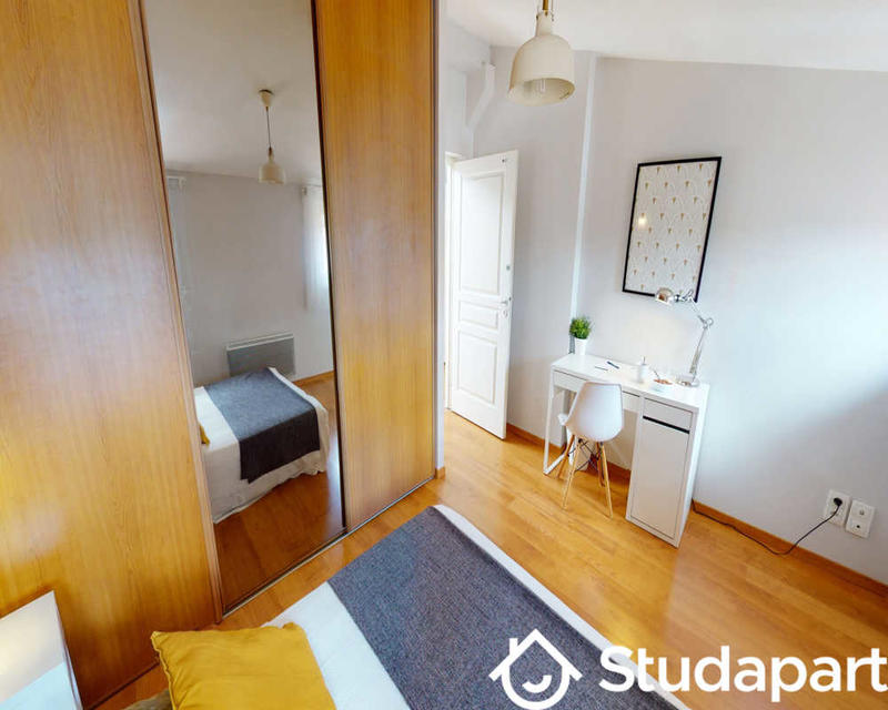 Chambre - 90 m² - 1 pièce