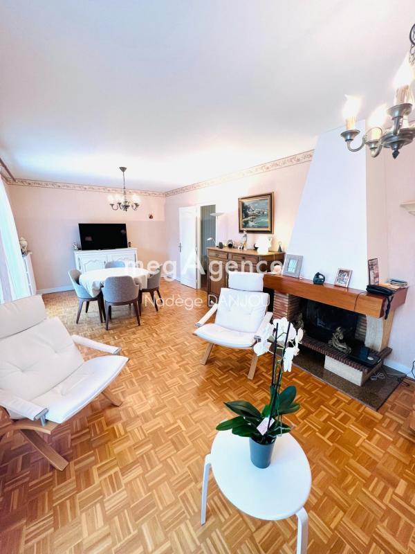 Maison - 174 m² - 9 pièces