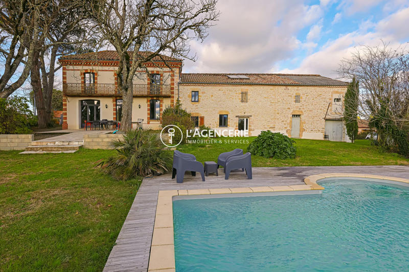 Maison - 280 m² - 8 pièces