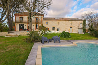 Maison - 280 m² - 8 pièces