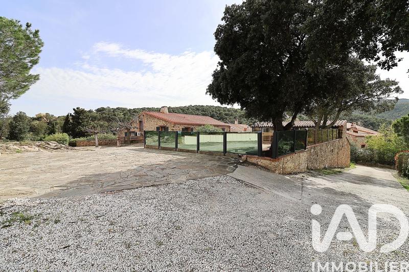 Maison - 275 m² - 10 pièces