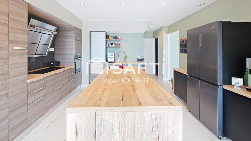 Maison - 210 m² - 8 pièces