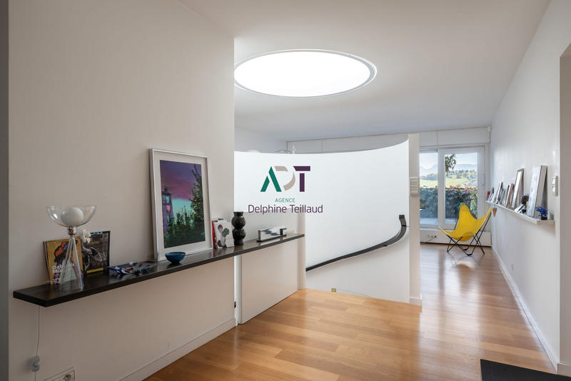 Maison - 220 m² - 8 pièces