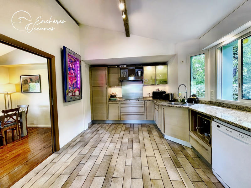 Maison - 230 m² - 6 pièces