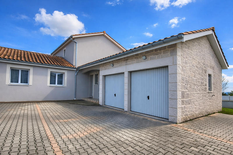 Maison - 140 m² - 6 pièces