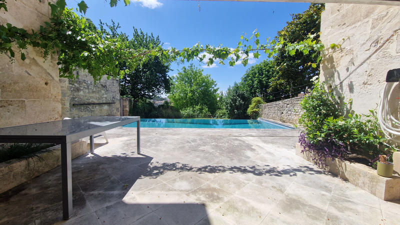 Maison - 205 m² - 9 pièces