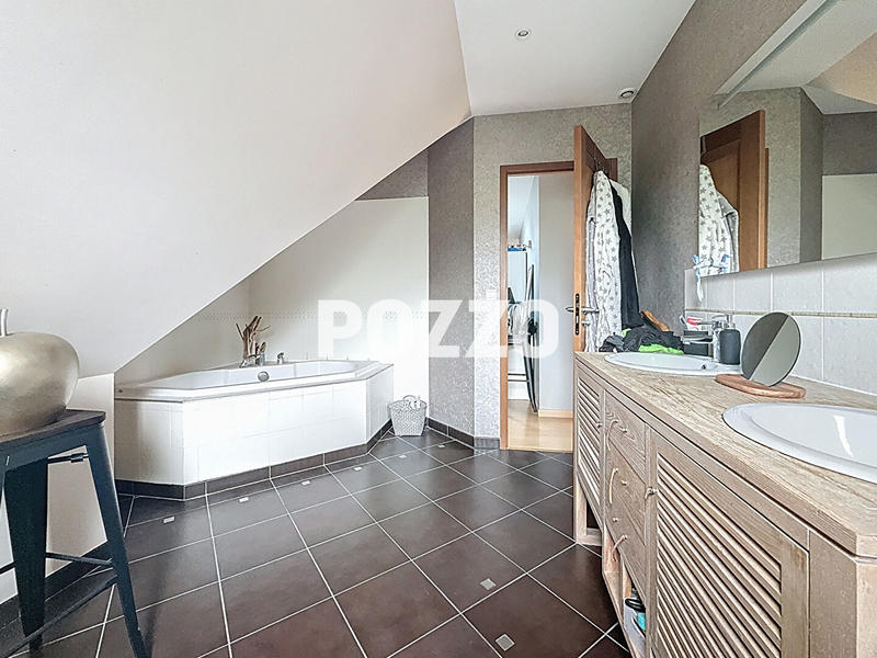 Maison - 200 m² - 6 pièces