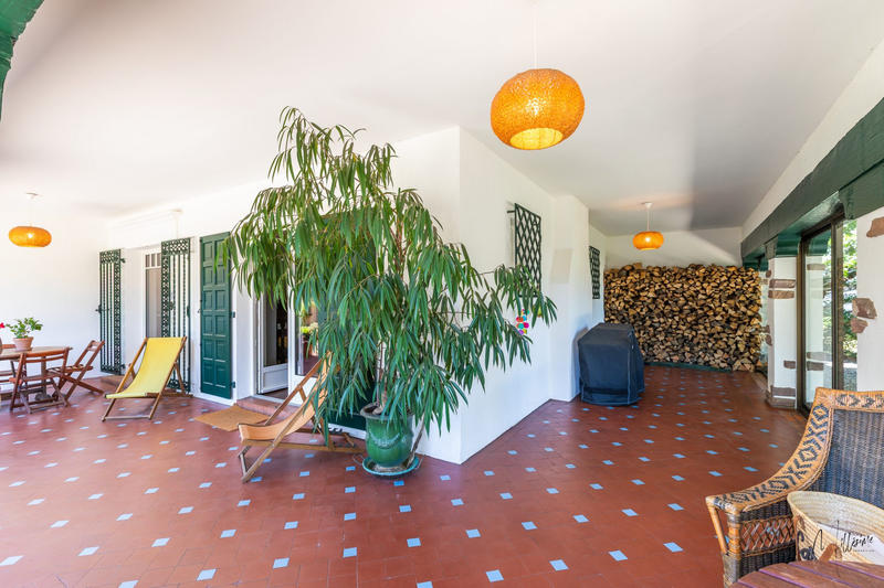 Maison - 202 m² - 7 pièces