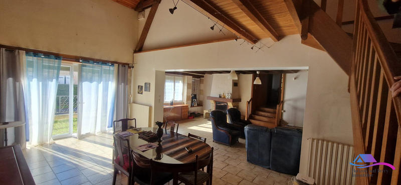 Maison - 217 m² - 6 pièces