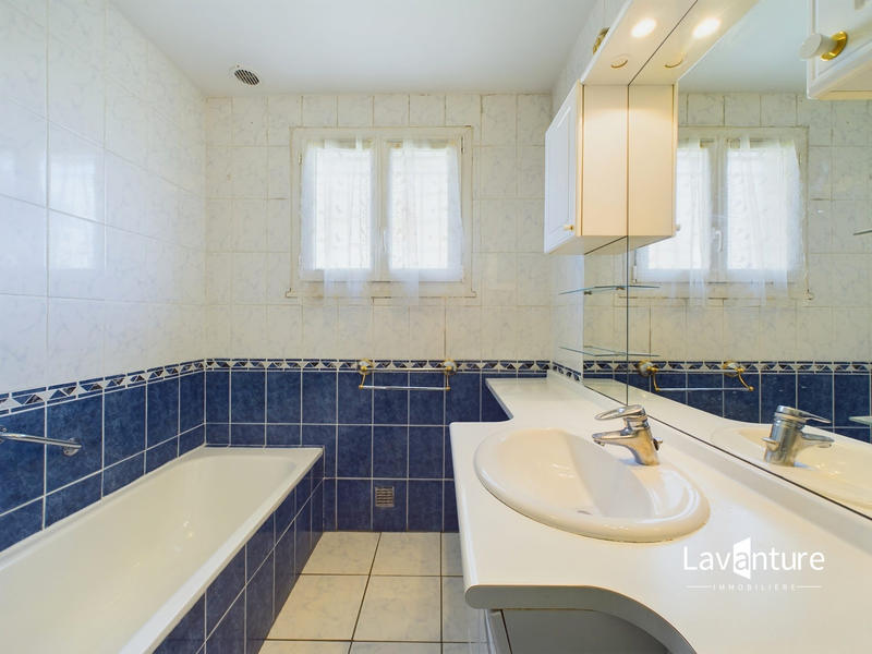 Maison traditionnelle - 145 m² - 7 pièces