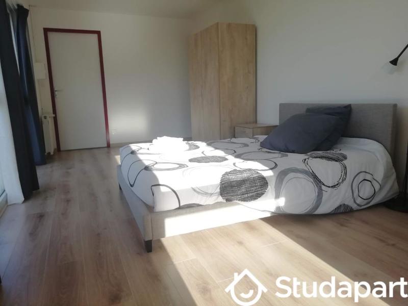 Chambre - 11 m² - 1 pièce