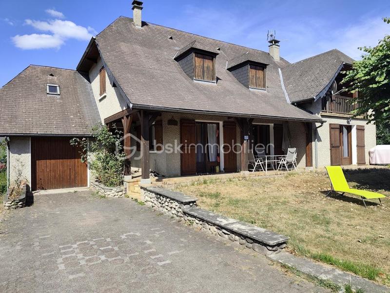 Maison - 205 m² - 6 pièces