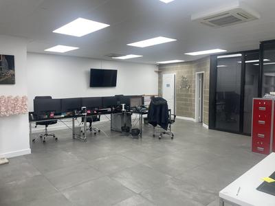 Bureau - 126 m² - 4 pièces