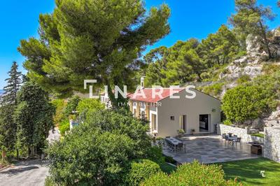 Maison - 239 m² - 6 pièces