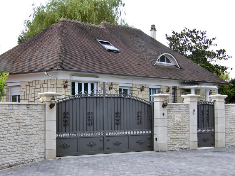 Maison - 220 m² - 8 pièces