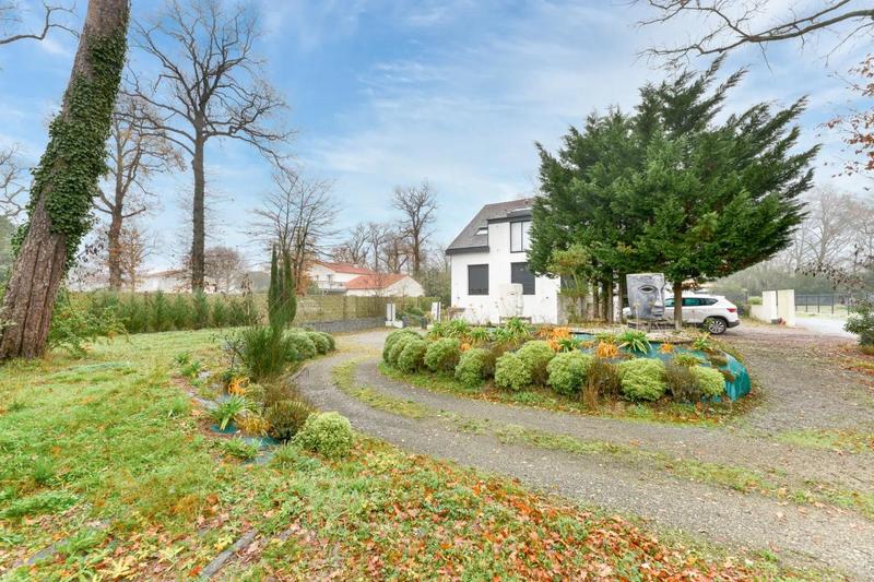 Maison - 450 m² - 21 pièces