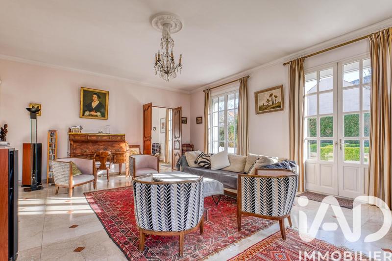 Maison - 186 m² - 8 pièces