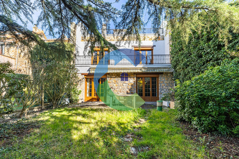 Maison - 195 m² - 7 pièces