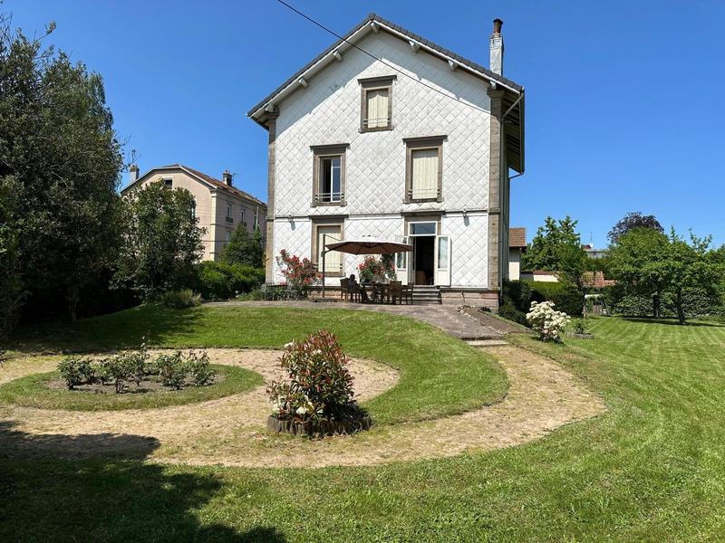 Maison - 329 m² - 11 pièces