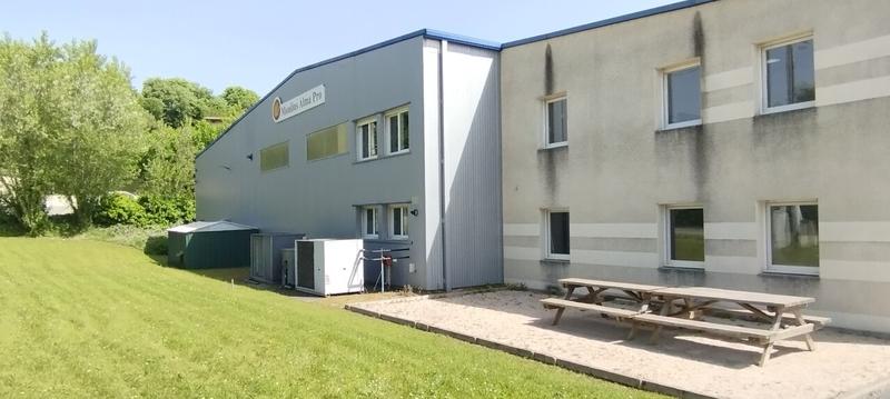 Entrepôt - 1 120 m² - 20 pièces