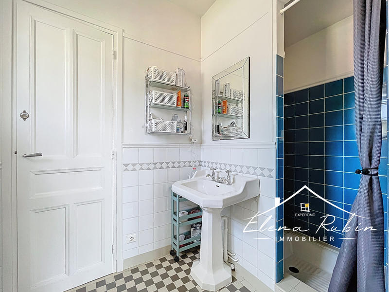 Propriété - 251 m² - 10 pièces