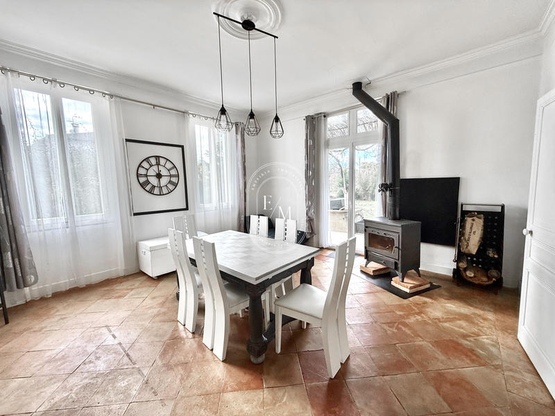 Maison - 297 m² - 12 pièces