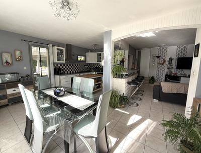 Maison - 102 m² - 4 pièces