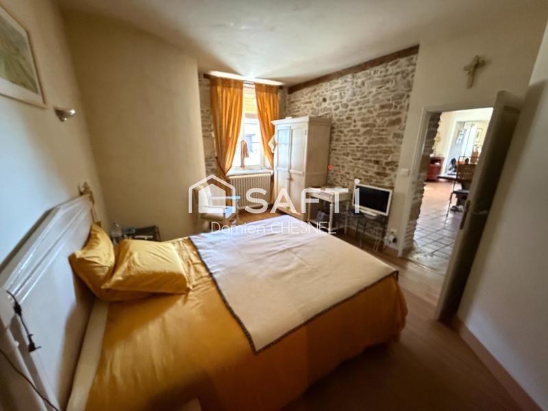 Maison - 240 m² - 6 pièces