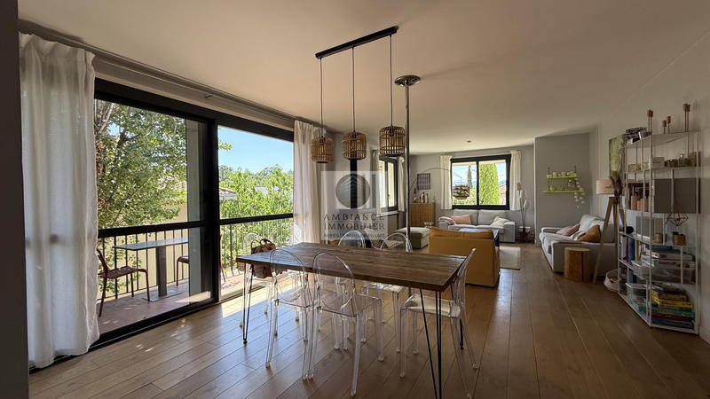 Maison - 280 m² - 10 pièces