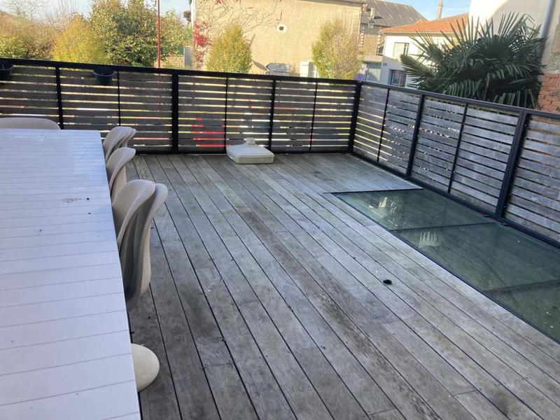 Maison - 250 m² - 6 pièces