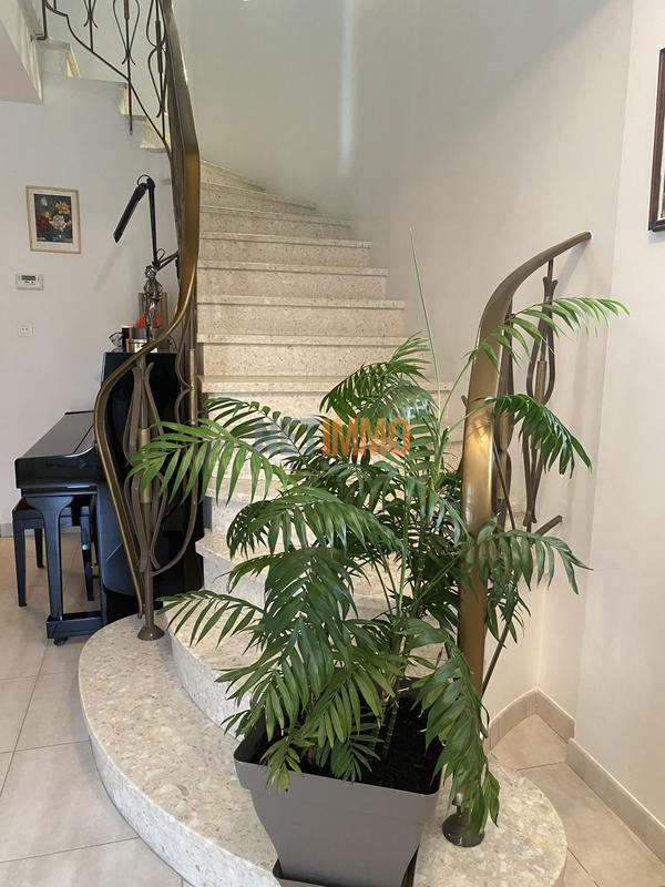 Villa - 281 m² - 12 pièces