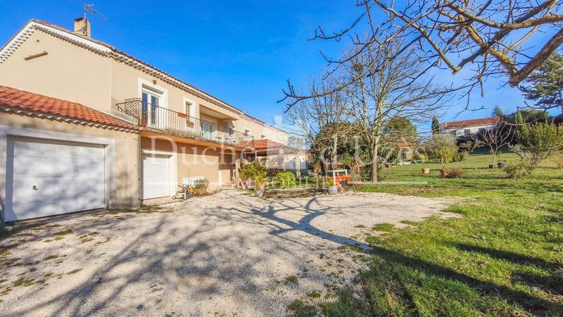 Maison - 200 m² - 12 pièces