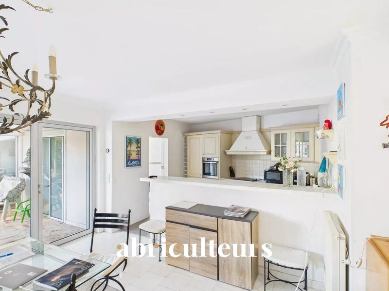 Appartement - 143 m² - 6 pièces