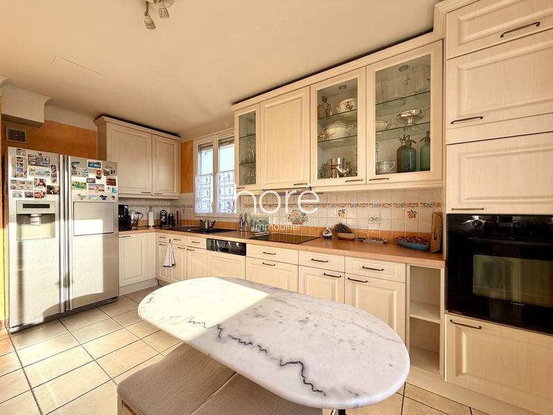 Maison traditionnelle - 175 m² - 6 pièces