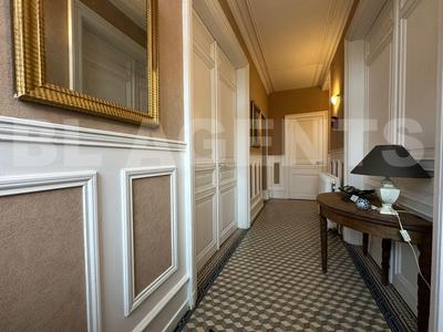 Maison - 247 m² - 10 pièces