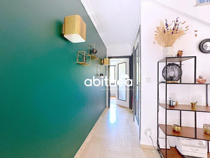 Maison - 220 m² - 9 pièces